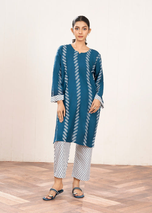 Contrast Lining Print Stitched 2Pcs